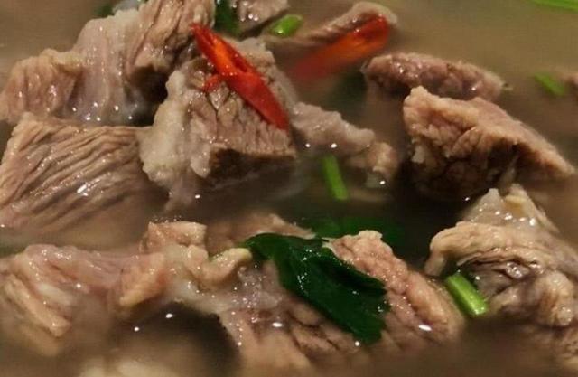  咬不烂往|炖牛肉嚼不动咬不烂往锅里扔几片这东西，牛肉软烂入味还好吃