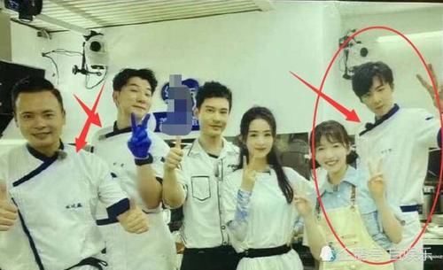  李浩菲|《中餐厅》飞行嘉宾过多？杨超越刘宇宁工作服造型曝光，分工大不同