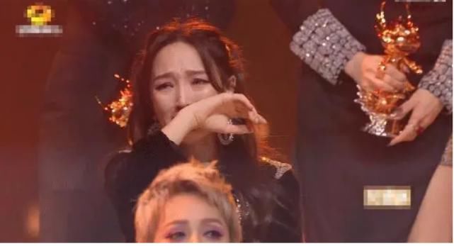  节目|王霏霏错失成团位，孟佳为其痛哭，情深不敌节目的残酷