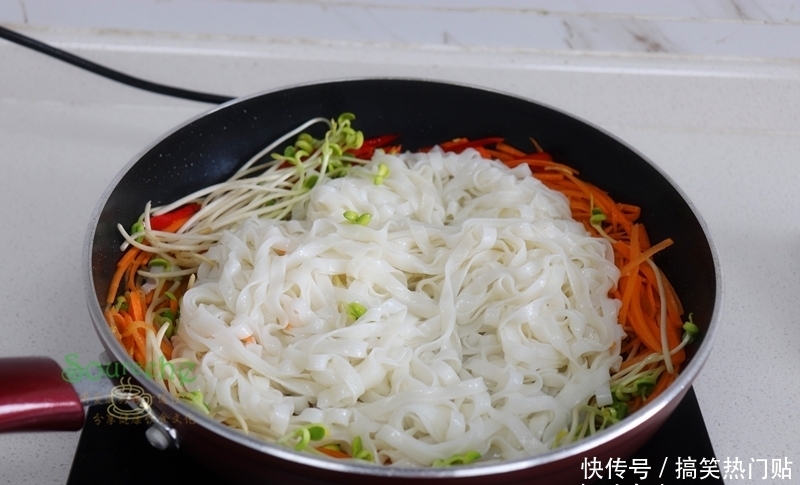 爽滑|炒河粉时多加一步,河粉不断裂不粘锅,柔韧爽滑,口感独特!