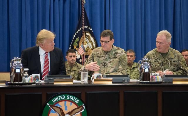 中指|特朗普:美军高层都是战争贩子!美媒:总统一直向美军竖起中指!