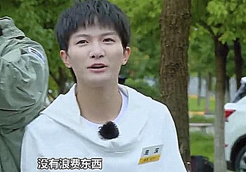  驾到|《新手驾到》教练在戚薇车轮底下放键盘，看到周深的反应：情商太高