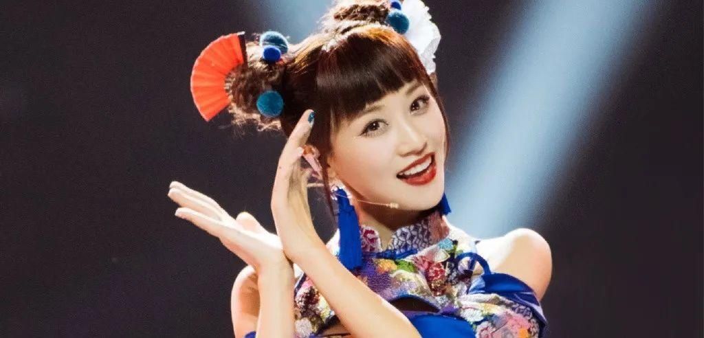  蓝盈莹|蓝盈莹初舞台第一，决赛倒数第一：「用力过猛」冒犯了谁？