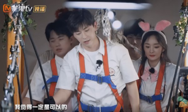  变味|继鬼屋之后，《密室大逃脱》让嘉宾徒手过滑道，网友：变味了！