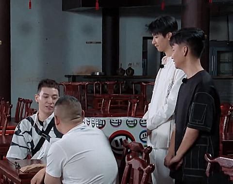  郭德纲|斗笑社将迎来“最大牌”嘉宾，于谦给他当司机，郭德纲也陪在身旁