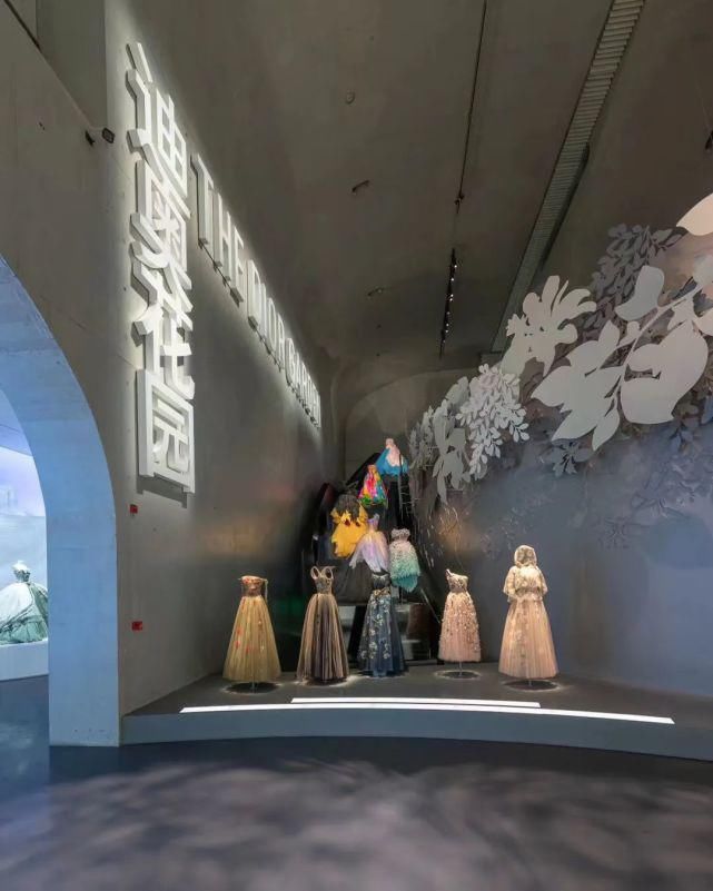  文化|杨颖 赵丽颖 黄轩等明星齐打卡，浓缩了73年DIOR文化的展览值得一看！