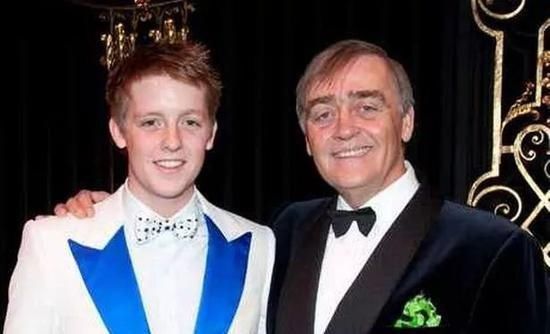  名副其实|这个名副其实的黄金单身汉是90后里面最有钱的人，身价124亿美金