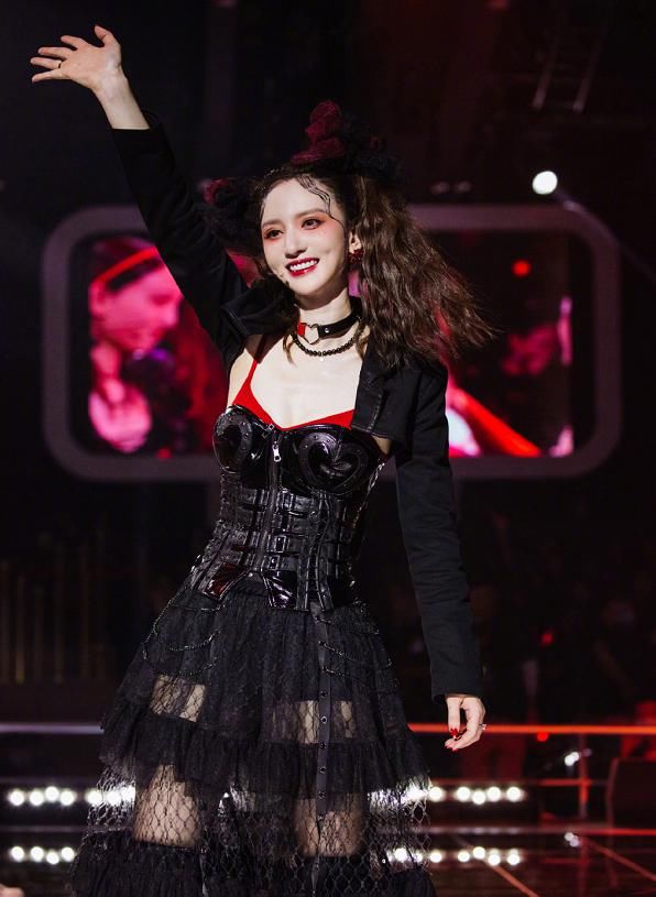  张萌|张萌为王一博疯狂打call，耶啵的回应让她害羞，看到对话网友沸腾