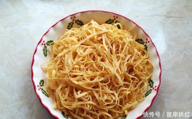 辣条|开学了,孩子就馋它,2块钱做一大盘,干净卫生,美味又实惠