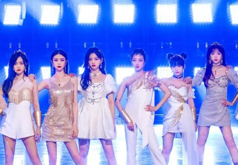  少女|火箭少女101共有11个人，为何只有十人参加《炙热》决赛？老问题
