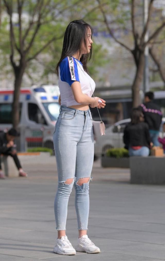  牛仔裤|时尚女生的牛仔裤穿搭示范，休闲有型，美出了自己的风格