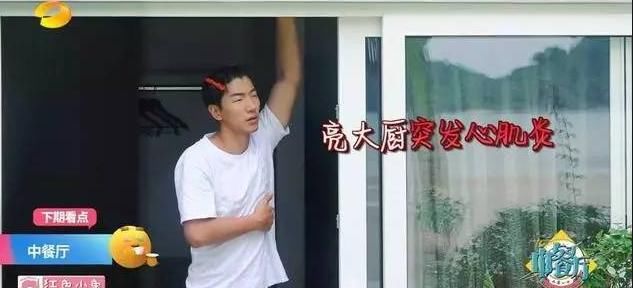  腰部|赵丽颖录综艺累到腰疼，坐马路牙揉腰 曾因坠马伤腰 泣不成声怕瘫痪