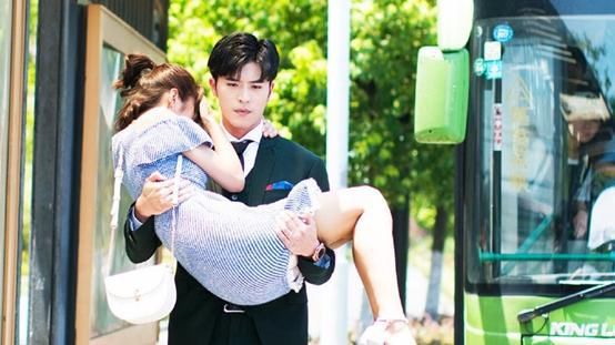  微博|10款「霸道总裁」！《半是蜜糖半是伤》憨憨霸总、《一千零一夜》霸总好帅