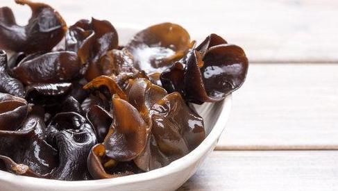  错误|泡木耳时，不能犯哪些有毒还伤肝肾的错误？全家都要看看