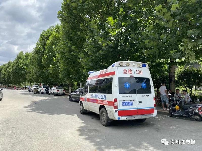 小车|一老人今晨在贵阳小车河游泳,意外溺水,消防正在搜救!