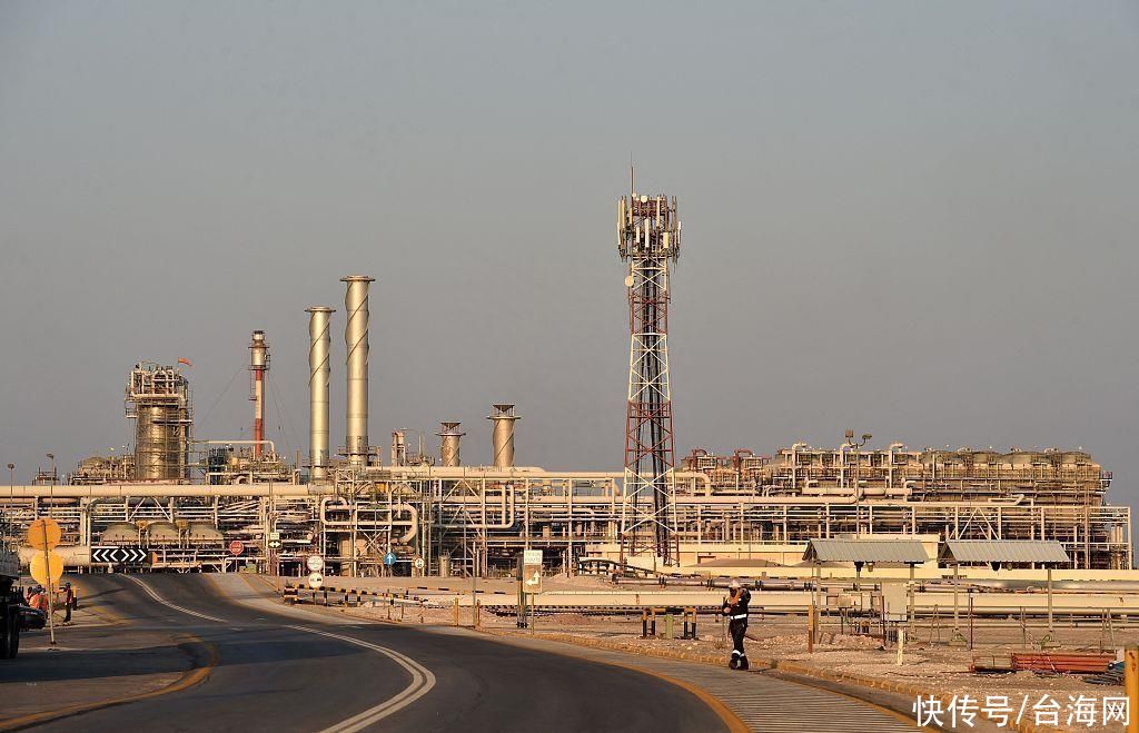 沙特和俄罗斯延续原油减产 国际油价上扬