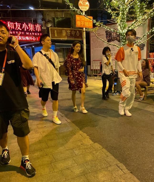  幸亏|姜贞羽退赛后参加新综艺，路透照中暴露真实颜值：幸亏没有出道