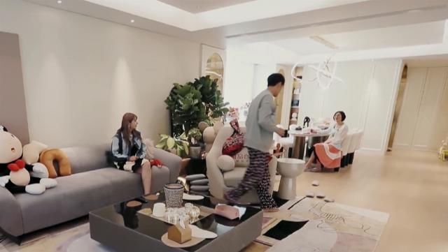 姜潮|姜潮妈妈送儿媳别墅,麦迪娜提出二胎跟自己姓,这合理吗