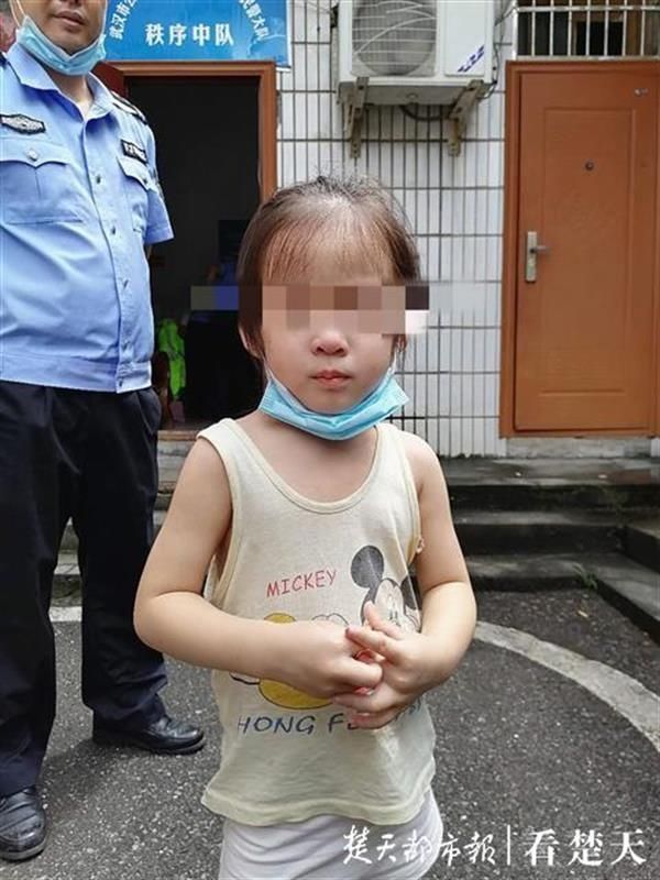  回家|粗心父亲与女儿走散，交警开着电瓶车送女孩回家