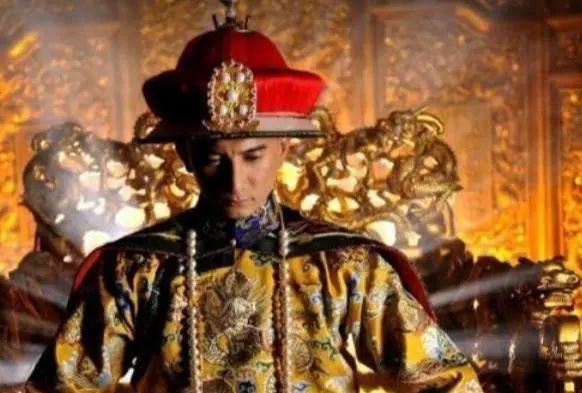 康熙|9子夺嫡,为何康熙遗诏是雍正继位,老八俯首称臣