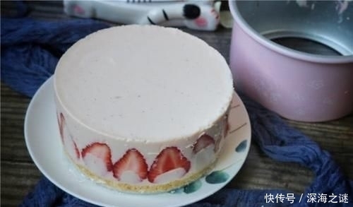  烤箱|夏天最爱的草莓蛋糕，清爽细腻，配方升级，不用烤箱，零失败