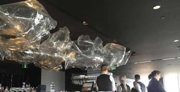 体验|亲临体验全澳最著名法国餐厅,品17道菜,赏55层美景,就餐3小时