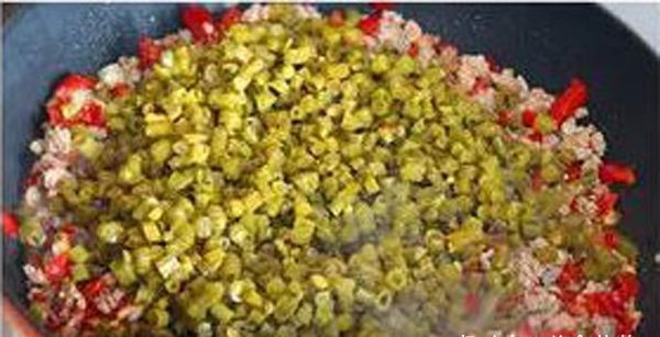  试试|油腻菜没胃口，想吃点酸辣开胃的，试试这道肉沫豆角