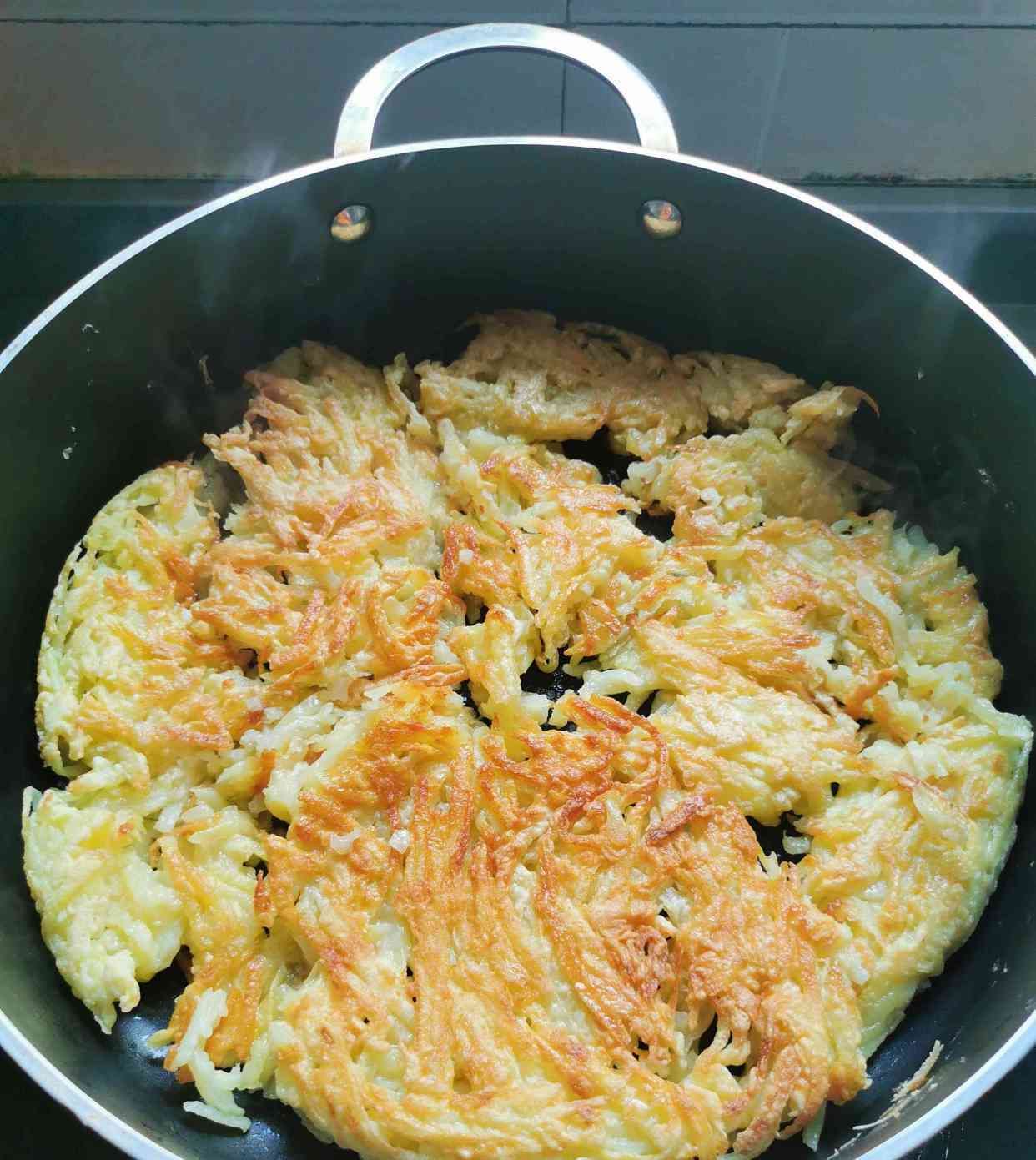  做好|土豆丝饼这样煎，几分钟做好，香脆可口，好吃不腻，比红薯饼还香