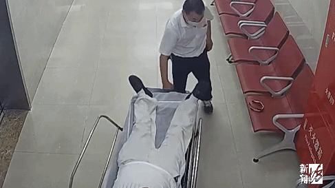  挡风玻璃|沪一＂碰瓷影帝＂练就＂神功＂！一头上去，挡风玻璃都碎了…