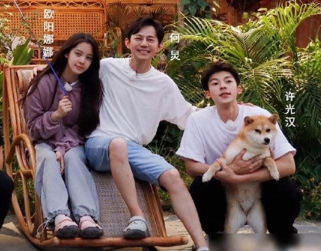  节目|《向往4》最新嘉宾合照，老狼郑钧站中间，我却关注许光汉的站位