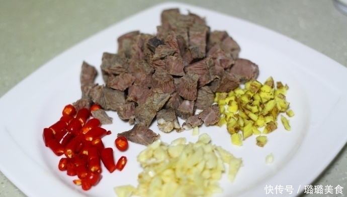  季菜|豇豆这么炒一盘都不够吃，开胃又下饭，应季菜抓住机会要多吃！