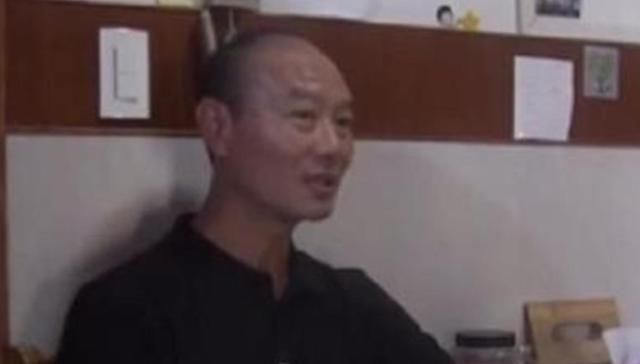  游泳|男子回应小孩溺水被质疑未施救：不会游泳，妻子有孕，扔了救生圈