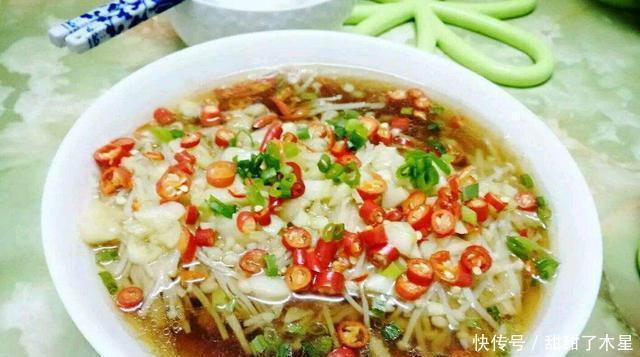 试试|不要再把金针菇放在火锅里了,试试这个方法,总比吃肉好