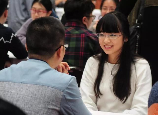 男子|男子和相亲女孩吃饭，对方带来8个人蹭吃：这3种人，请远离