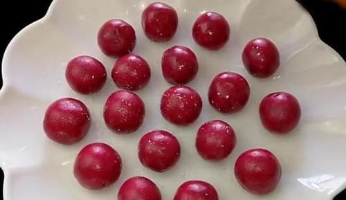 龙果面团|火龙果别再直接吃,学会此做法,软糯香甜,孩子一顿2个不够