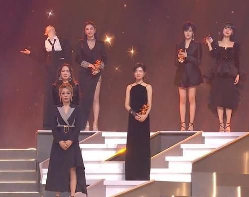  成团|《姐姐》宁静发言引争议，合影被质疑抱团，是你心中的女团吗？