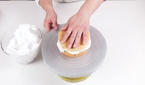  色泽|【水晶蛋糕】造型简单，色泽也很诱人，制作起来做得很漂亮