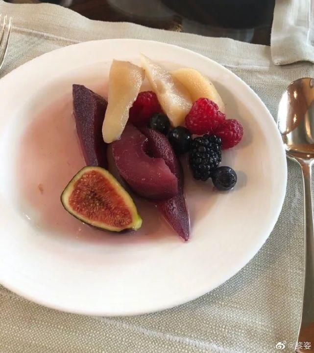  黎姿|48岁黎姿健身照刷屏，网友：自律的人，楚楚动人！