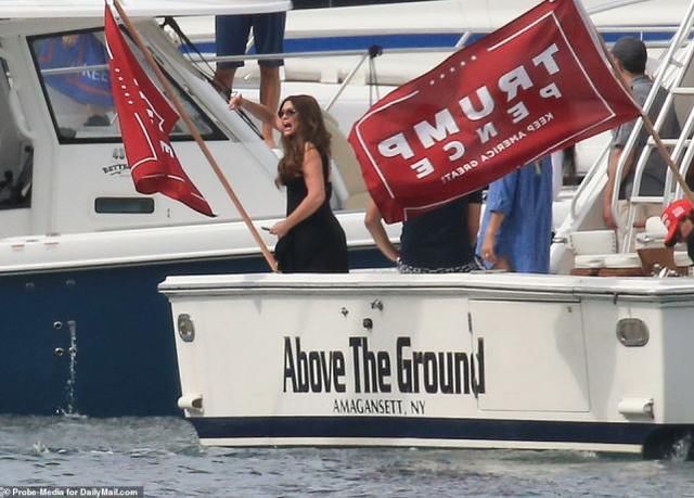  游船|特朗普26岁小女儿久违现身，大腹便便为父筹款，人挨人却不戴口罩