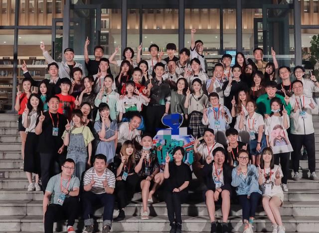  照曝光|《中餐厅4》杀青，全家福大合照曝光，站位高低暴露真实咖位