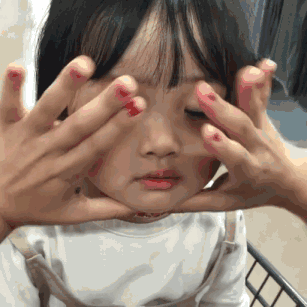 GIF|搞笑GIF:跟着这妹子二里地了,我该怎么上前打招呼呢