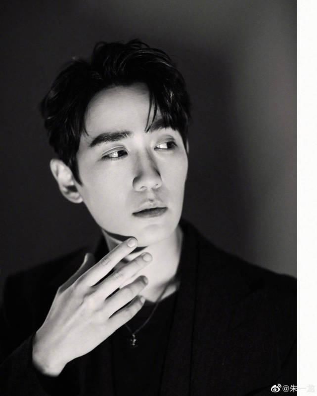  去面试|「饭饭快报」朱一龙面试、王一博合约、杨紫蔻驰、杨幂杨洋合作