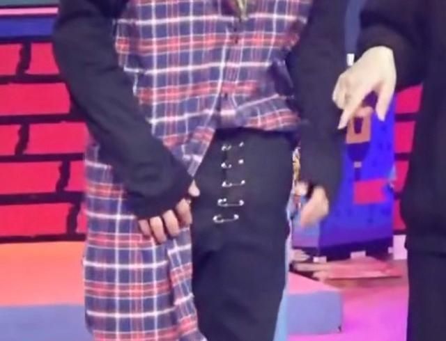 王一博|王一博穿双层裤子,一层裤腰挂在大腿根儿,要做中国贾斯汀比伯?