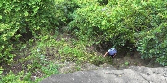 现场|醉酒上山赏月,还站在栏杆上拍照,结果……