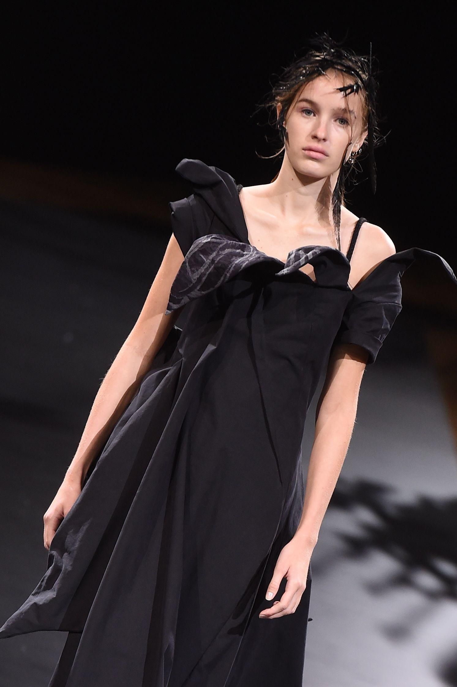  春夏|巴黎时装周：山本耀司发布春夏新品成衣