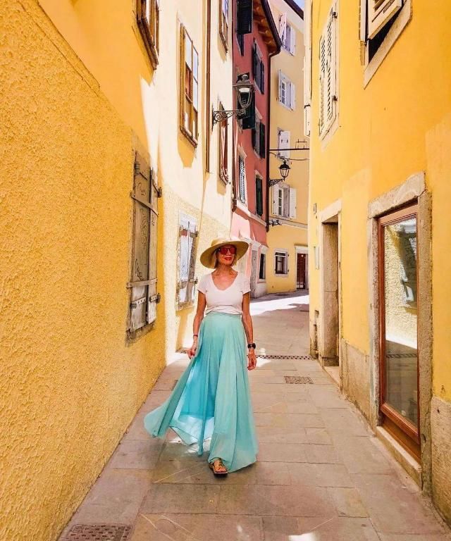  比基尼|62岁离婚恢复单身的奶奶，68岁穿比基尼、独自环游世界火遍全网！