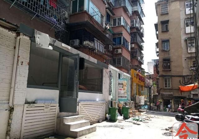  围墙|拆了!逛了那么多年，才晓得金鱼巷这排门面是违建?