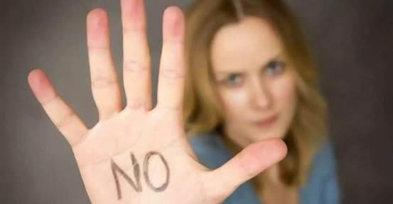  打人女子|2分钟扇50个耳光，只因被打女子未回话？网友：想看你父母什么样