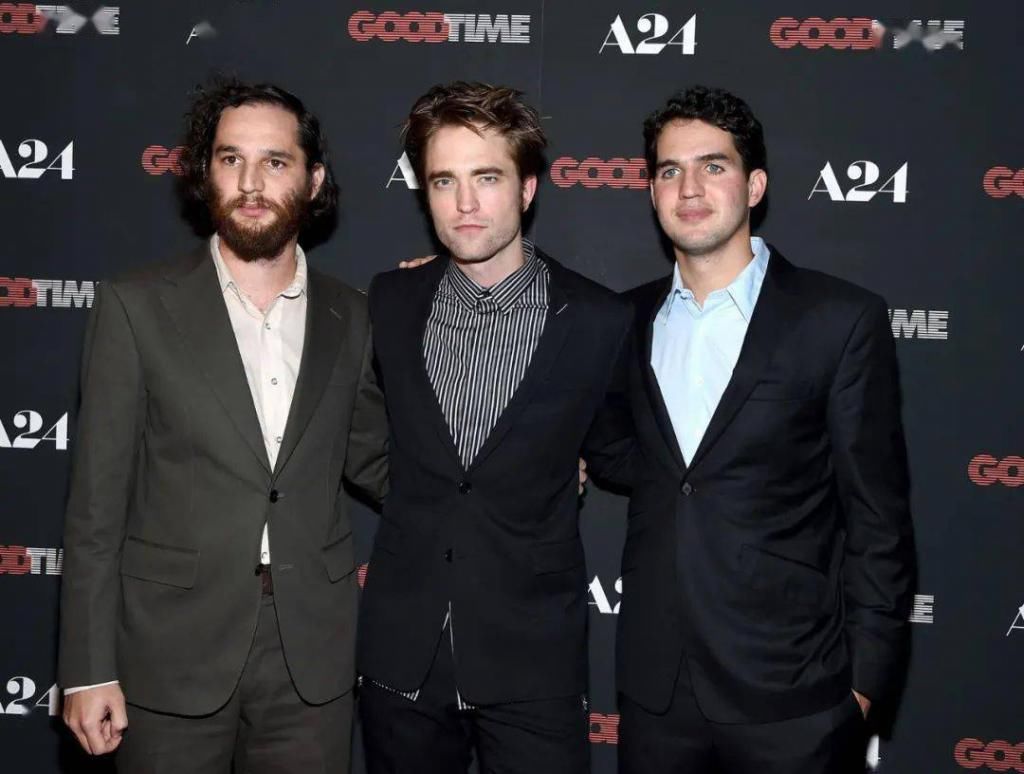  信条|《信条》来了！从暮光男到新蝙蝠侠，34岁罗伯特·帕丁森能翻身吗