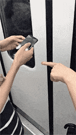 乘客|沪一男子地铁上偷拍女乘客隐私部位 被小姐姐一顿训！轨交警方：偷拍男子已被行拘